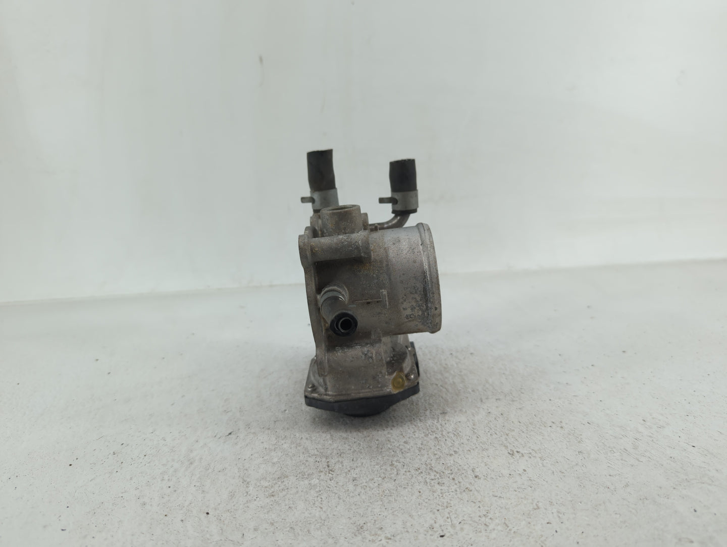 2012-2019 Kia Rio Throttle Body P/N:35100-2B300 Fits Fits 2012 2013 2014 2015 2016 2017 2018 2019 OEM Used Auto Parts - Oemu