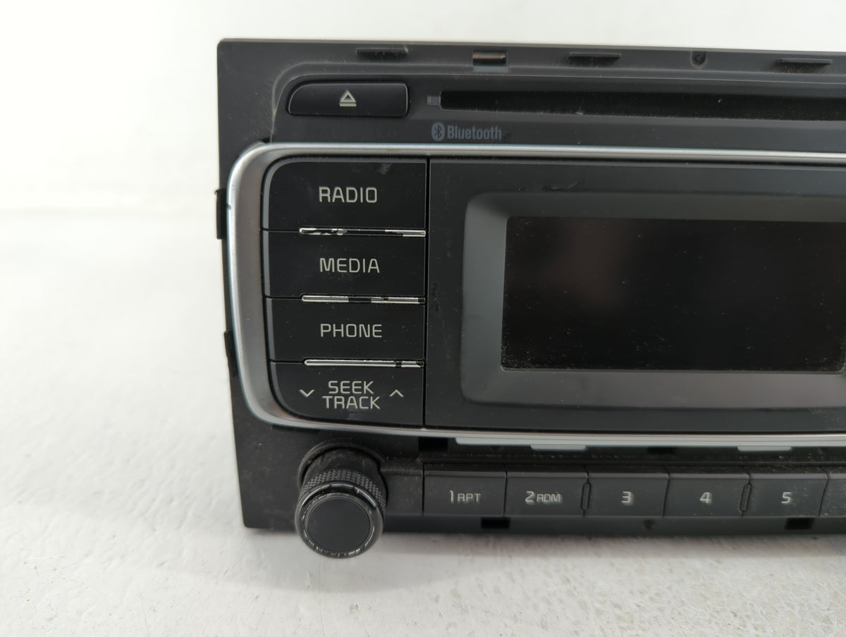 2016-2017 Kia Rio Am Fm Cd Player Radio Receiver 457013 - Oemusedautoparts1.com