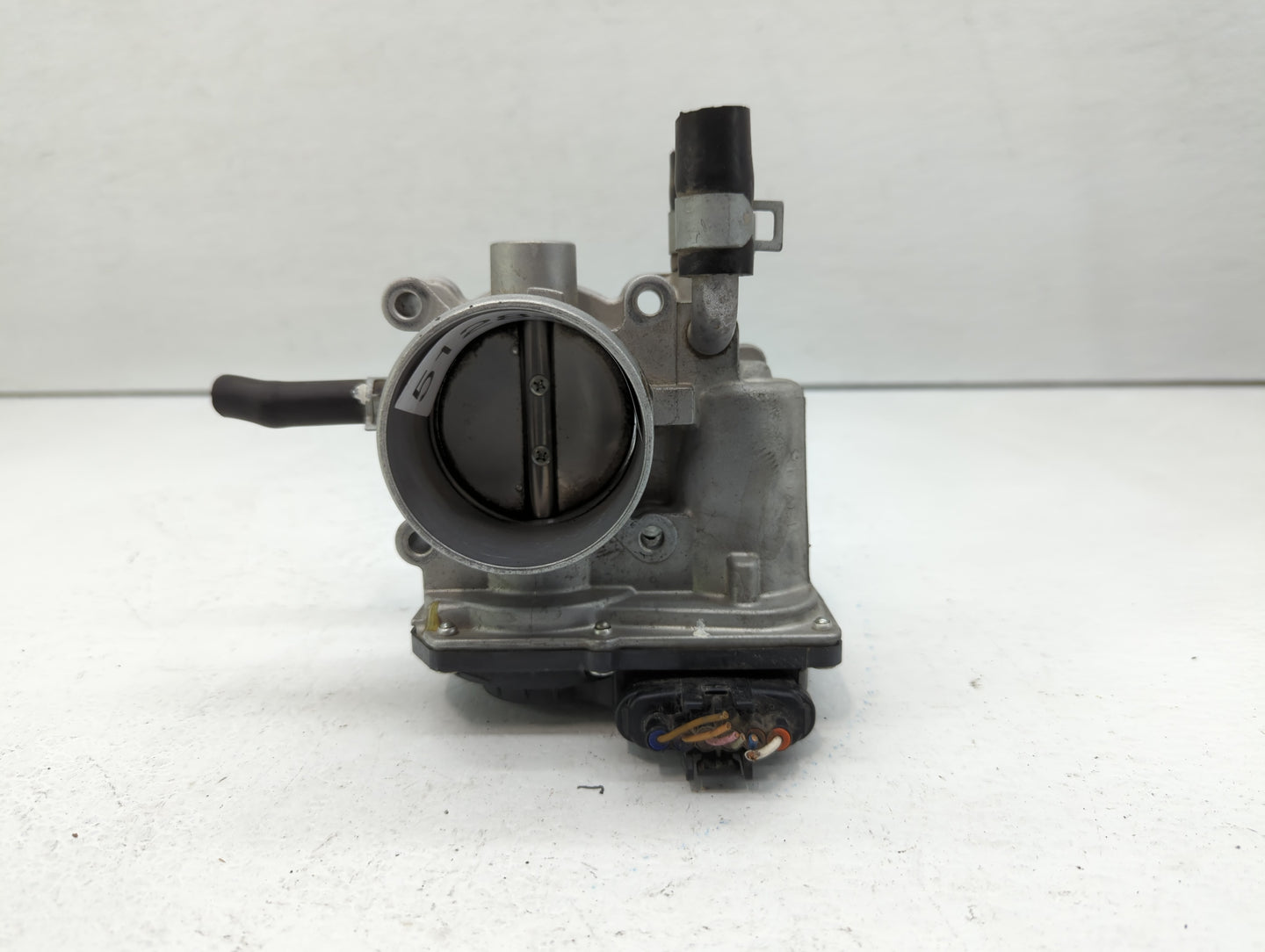 2012-2019 Kia Rio Throttle Body P/N:35100-2B300 Fits Fits 2012 2013 2014 2015 2016 2017 2018 2019 OEM Used Auto Parts - Oemu