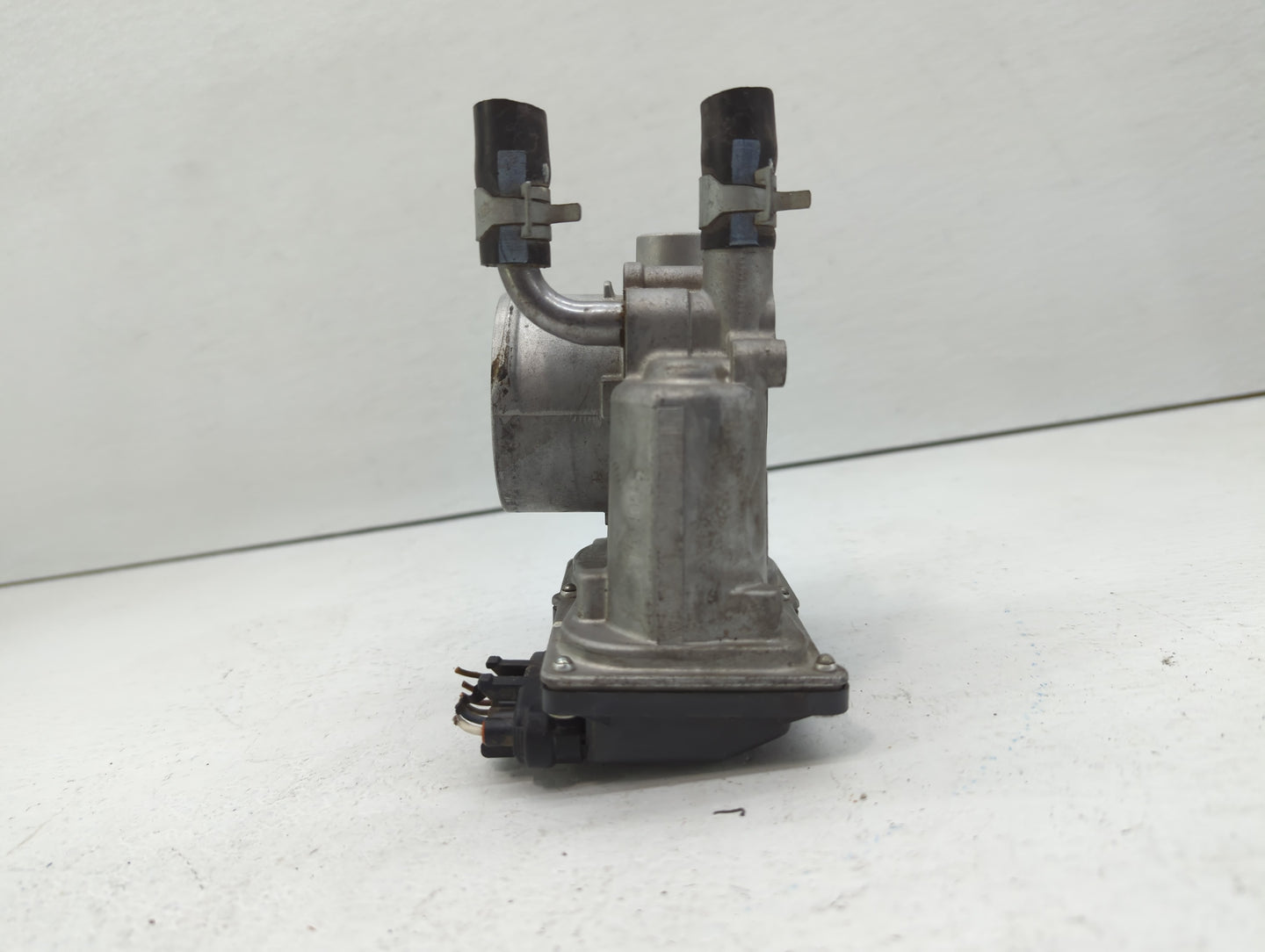 2012-2019 Kia Rio Throttle Body P/N:35100-2B300 Fits Fits 2012 2013 2014 2015 2016 2017 2018 2019 OEM Used Auto Parts - Oemu