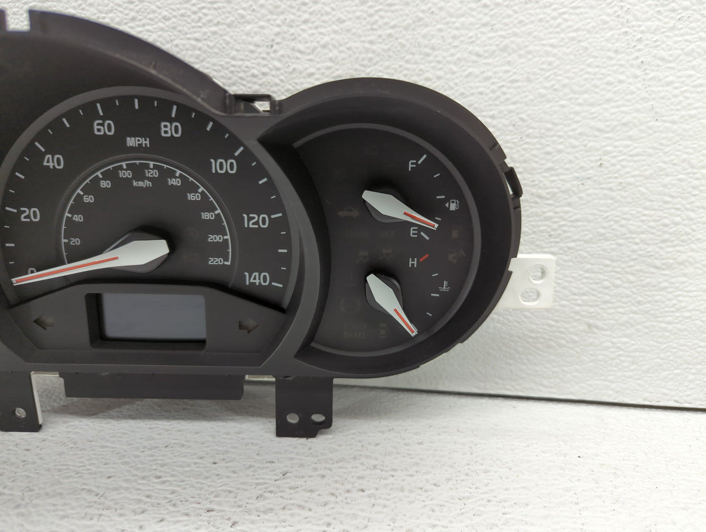 2016-2017 Kia Rio Instrument Cluster Speedometer Gauges P/N:94024-1W770 Fits Fits 2016 2017 OEM Used Auto Parts - Oemusedaut