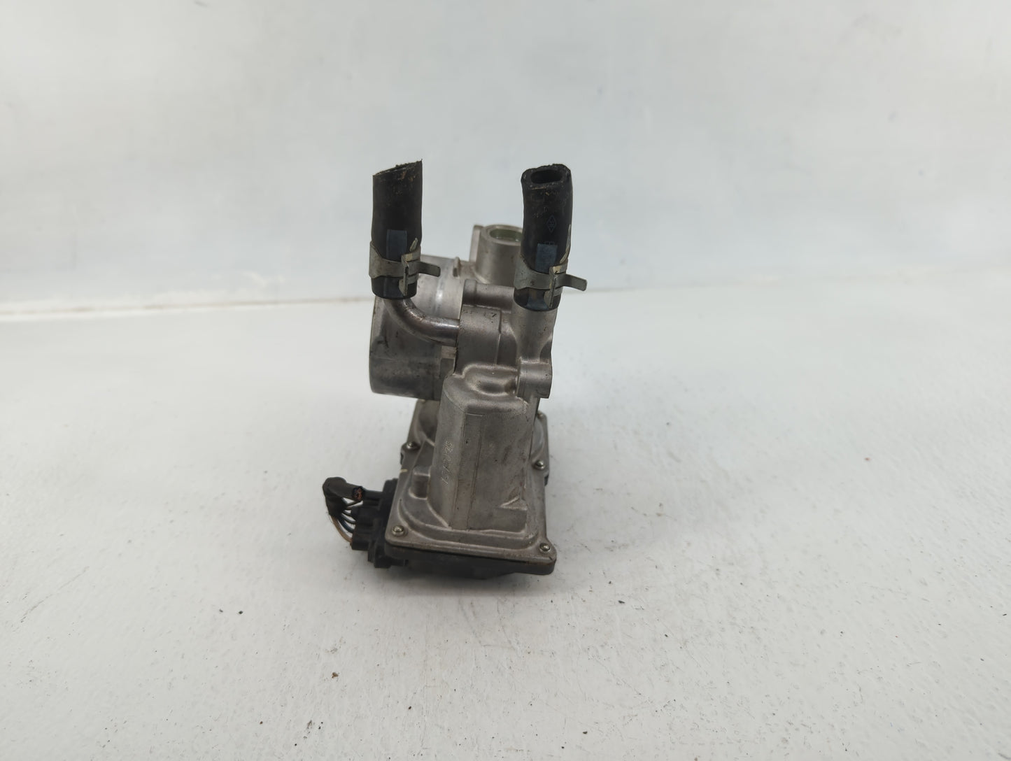 2012-2019 Kia Rio Throttle Body P/N:35100-2B300 Fits Fits 2012 2013 2014 2015 2016 2017 2018 2019 OEM Used Auto Parts - Oemu