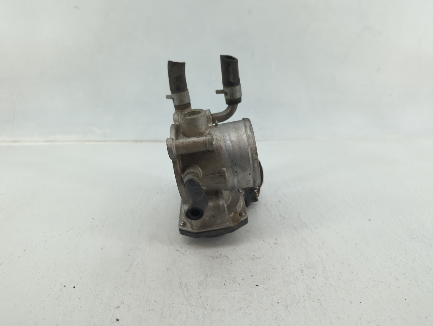 2012-2019 Kia Rio Throttle Body P/N:35100-2B300 Fits Fits 2012 2013 2014 2015 2016 2017 2018 2019 OEM Used Auto Parts - Oemu
