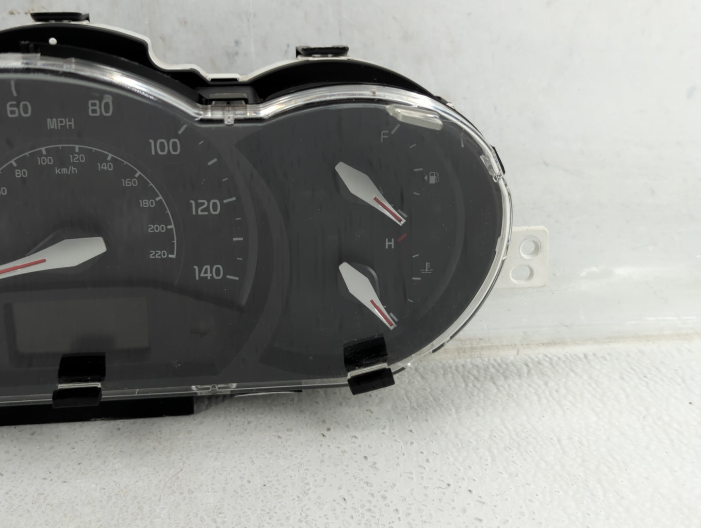 2016-2017 Kia Rio Instrument Cluster Speedometer Gauges P/N:94024-1W770 Fits Fits 2016 2017 OEM Used Auto Parts - Oemusedaut