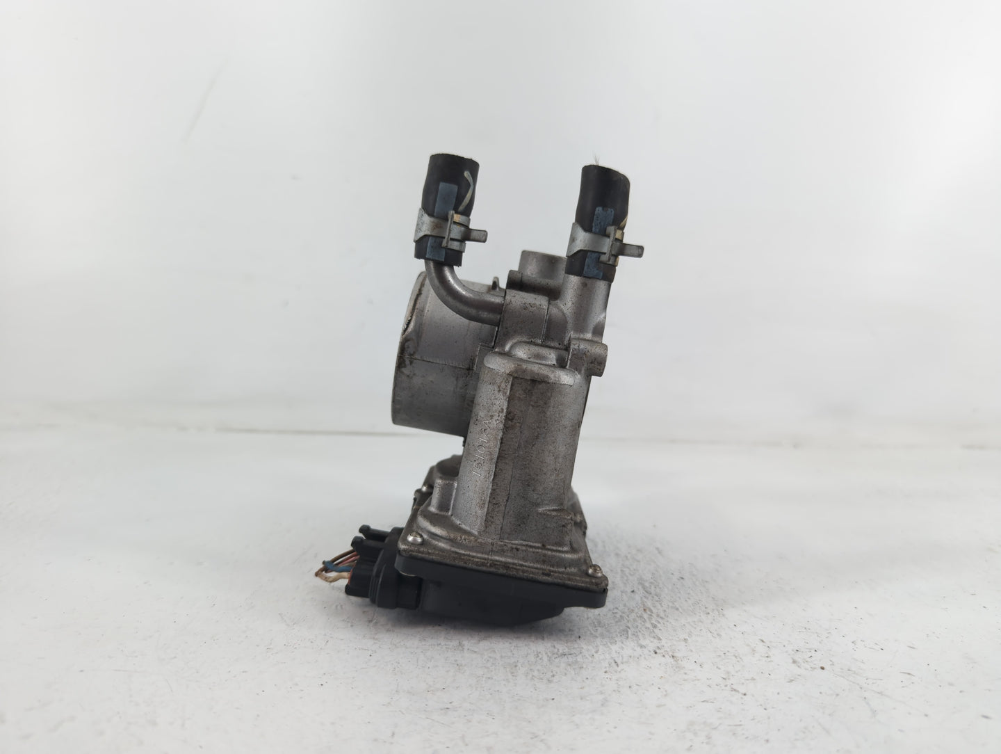2012-2019 Kia Rio Throttle Body P/N:35100-2B300 Fits Fits 2012 2013 2014 2015 2016 2017 2018 2019 OEM Used Auto Parts - Oemu