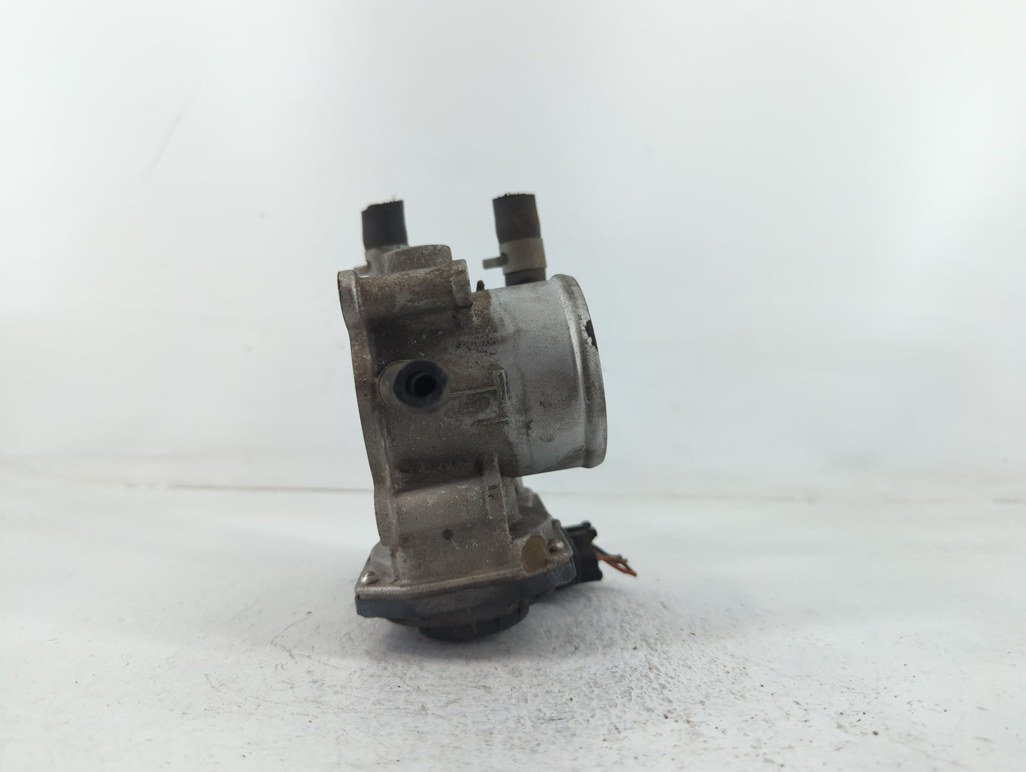 2012-2019 Kia Rio Throttle Body P/N:35100-2B300 Fits Fits 2012 2013 2014 2015 2016 2017 2018 2019 OEM Used Auto Parts - Oemu
