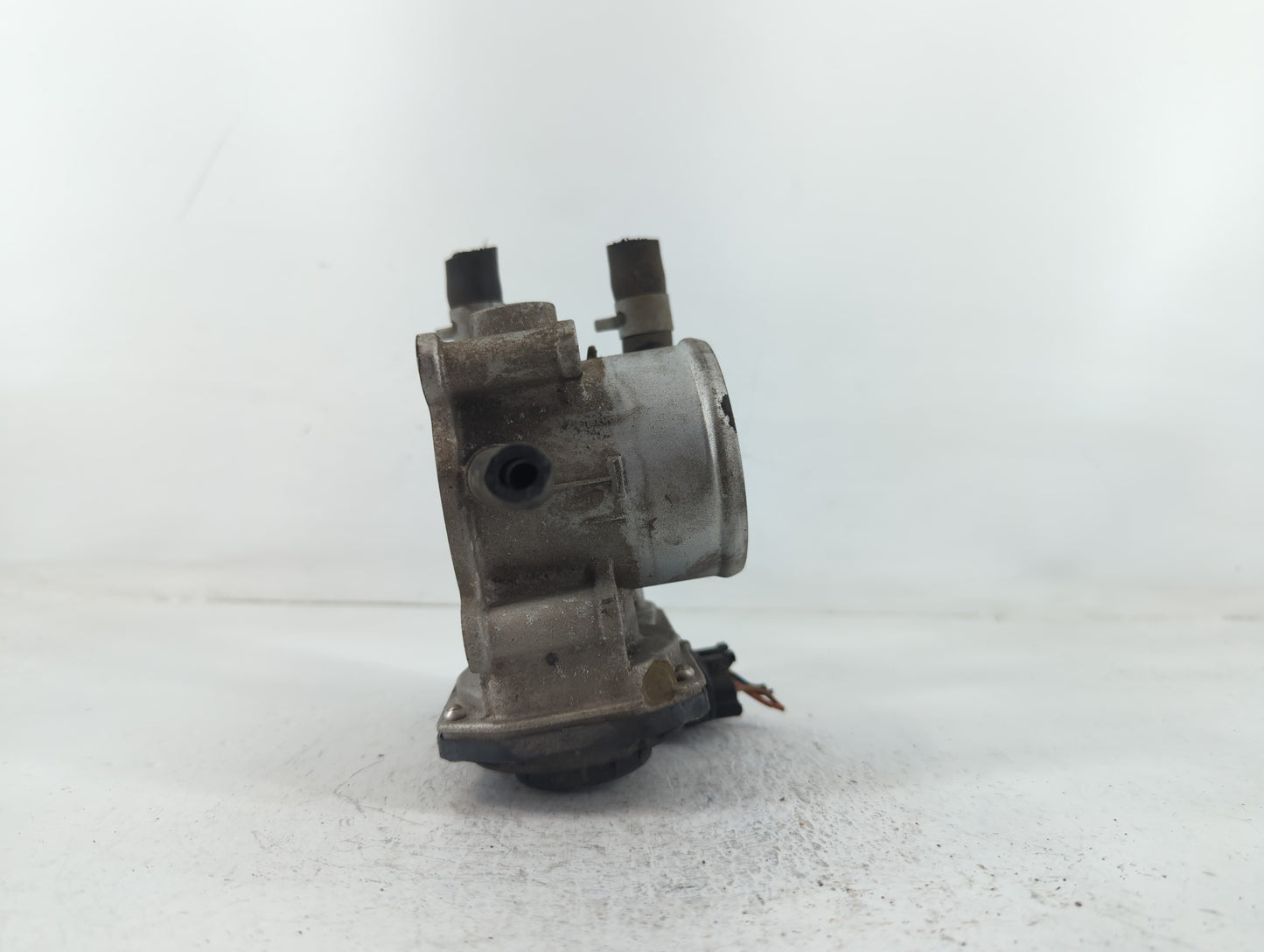 2012-2019 Kia Rio Throttle Body P/N:35100-2B300 Fits Fits 2012 2013 2014 2015 2016 2017 2018 2019 OEM Used Auto Parts - Oemu