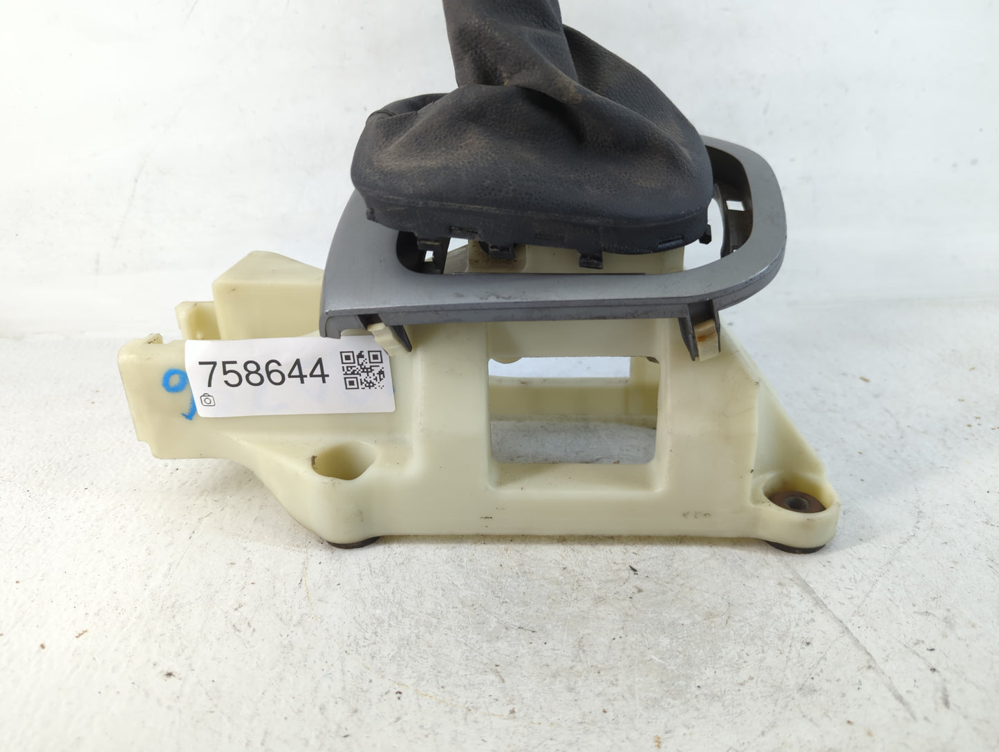 2016 Kia Rio Floor Console Assembly Shifter - Oemusedautoparts1.com
