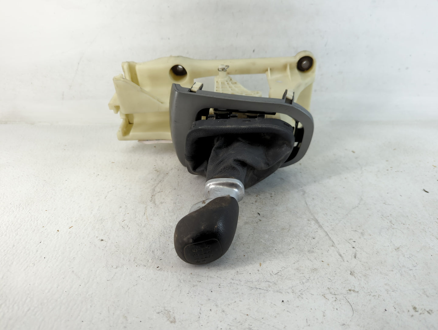 2016 Kia Rio Floor Console Assembly Shifter - Oemusedautoparts1.com
