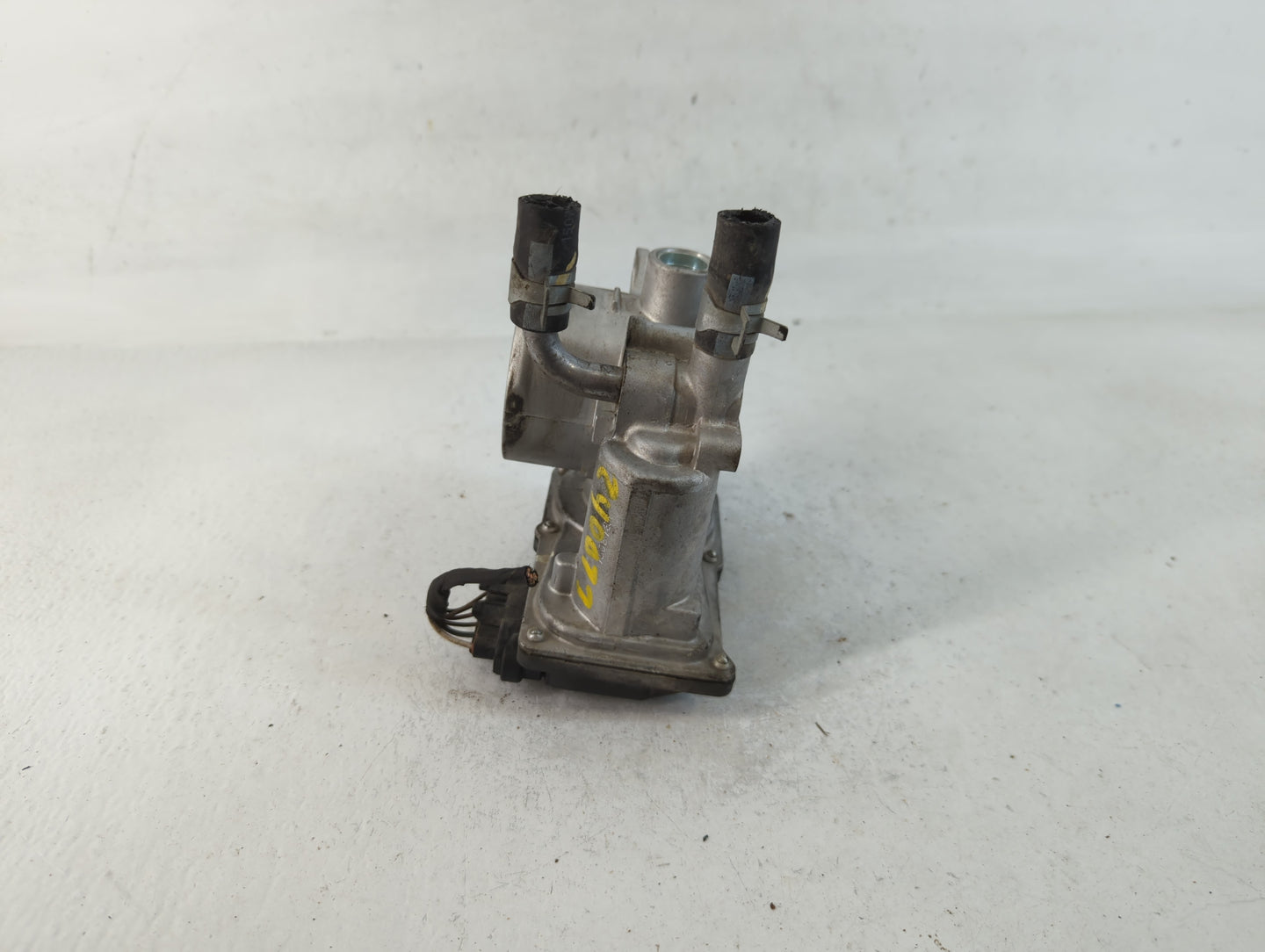 2012-2019 Kia Rio Throttle Body P/N:35100-2B300 Fits Fits 2012 2013 2014 2015 2016 2017 2018 2019 OEM Used Auto Parts - Oemu