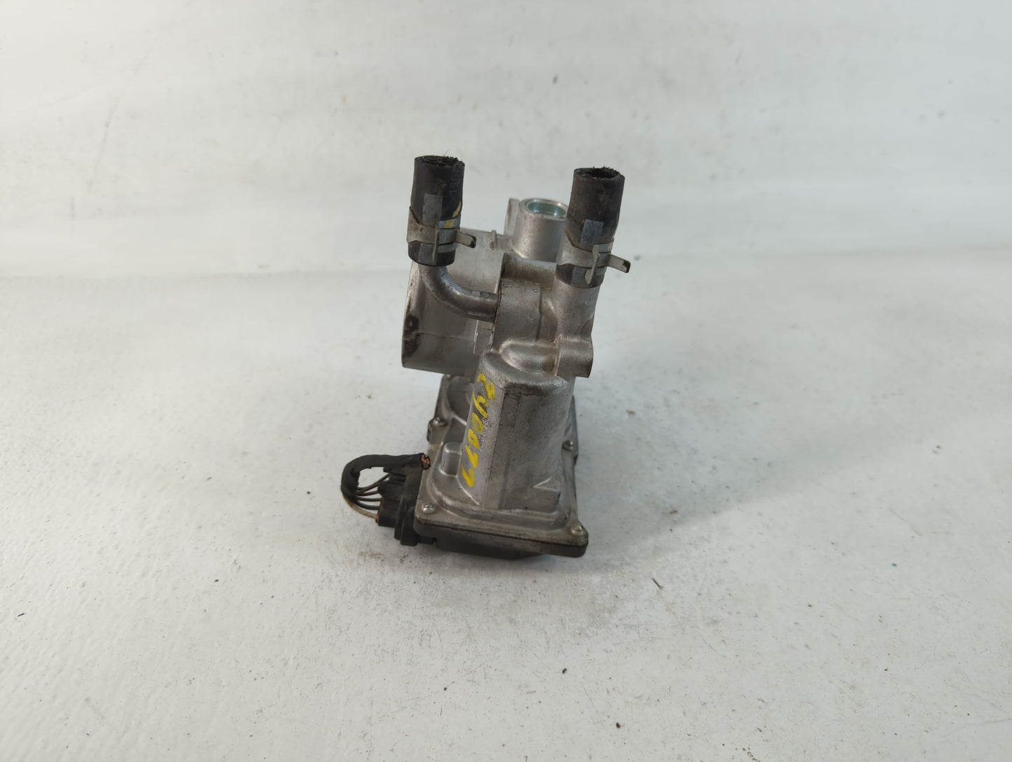 2012-2019 Kia Rio Throttle Body P/N:35100-2B300 Fits Fits 2012 2013 2014 2015 2016 2017 2018 2019 OEM Used Auto Parts - Oemu