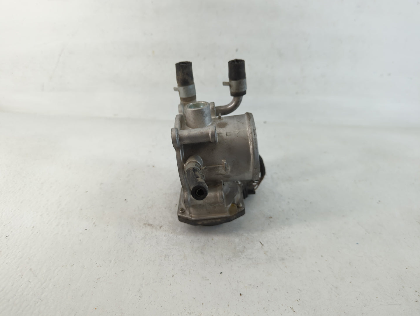 2012-2019 Kia Rio Throttle Body P/N:35100-2B300 Fits Fits 2012 2013 2014 2015 2016 2017 2018 2019 OEM Used Auto Parts - Oemu