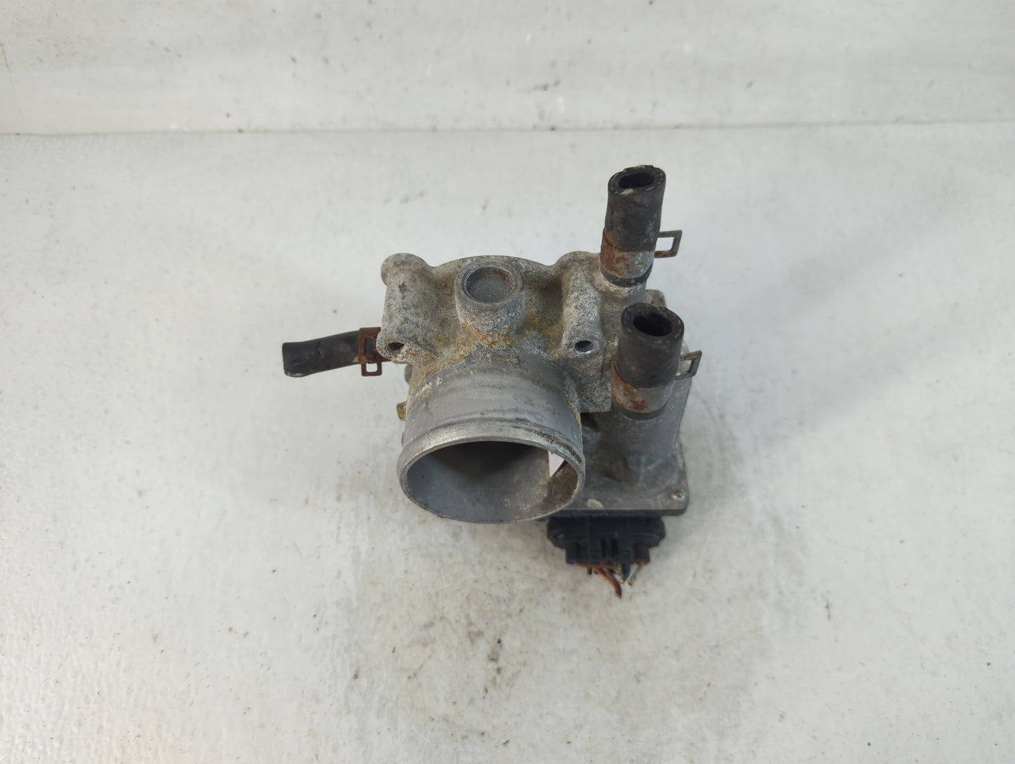 2012-2019 Kia Rio Throttle Body P/N:35100-2B300 Fits Fits 2012 2013 2014 2015 2016 2017 2018 2019 OEM Used Auto Parts - Oemu