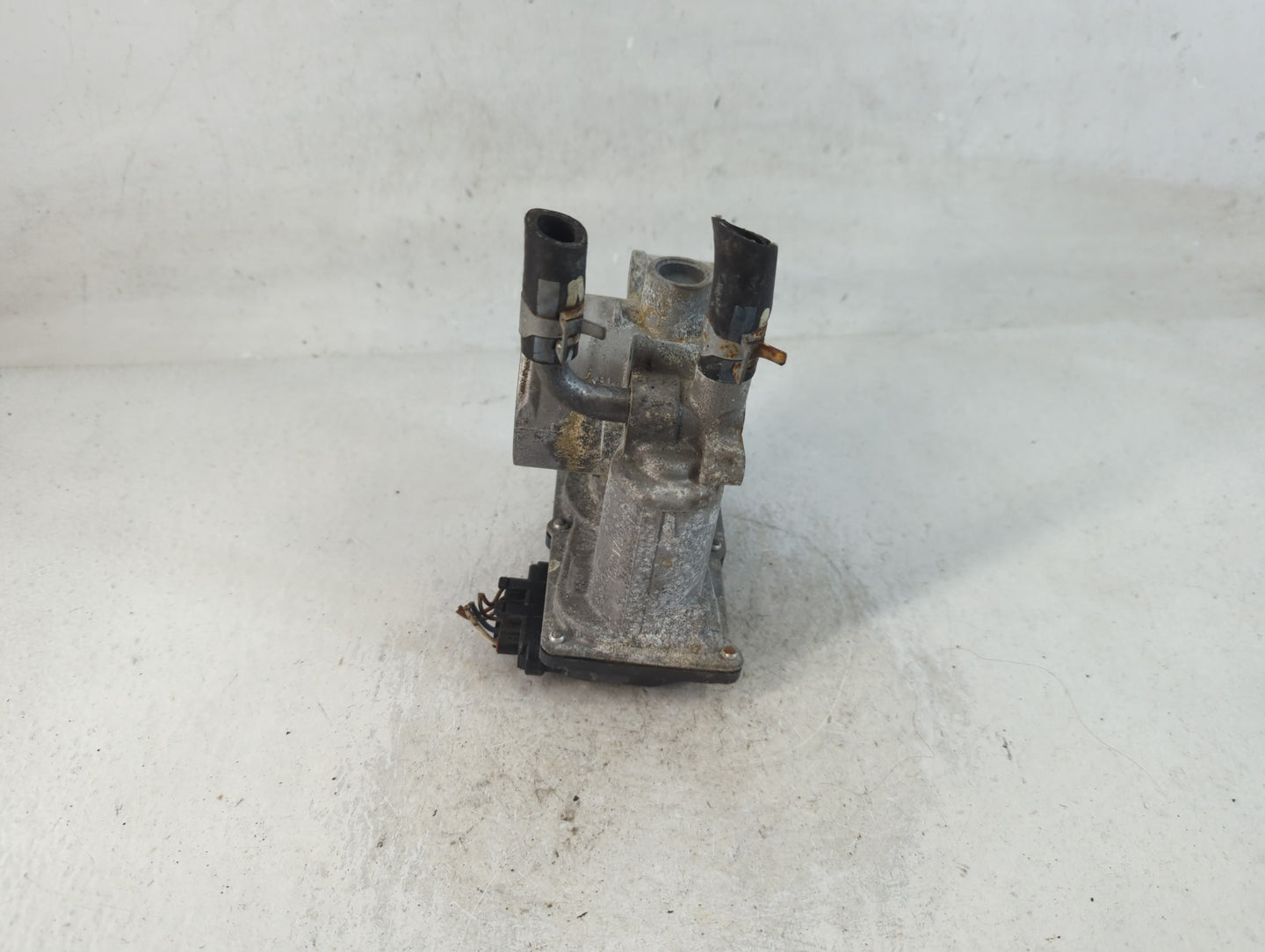 2012-2019 Kia Rio Throttle Body P/N:35100-2B300 Fits Fits 2012 2013 2014 2015 2016 2017 2018 2019 OEM Used Auto Parts - Oemu