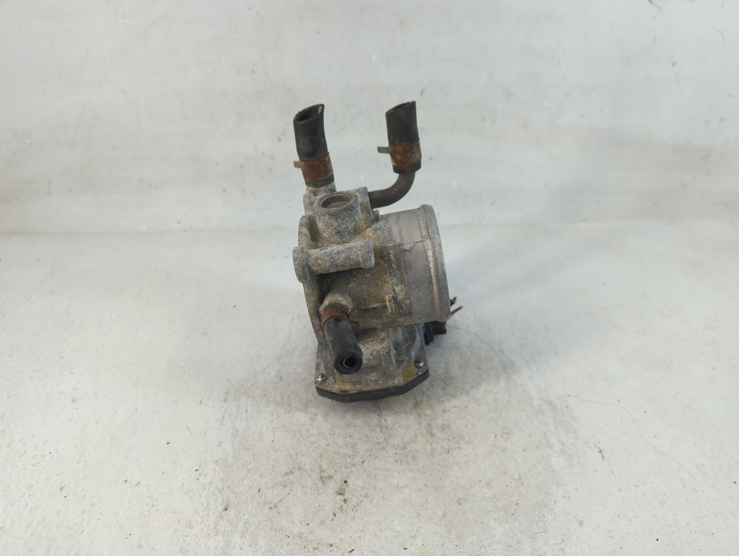 2012-2019 Kia Rio Throttle Body P/N:35100-2B300 Fits Fits 2012 2013 2014 2015 2016 2017 2018 2019 OEM Used Auto Parts - Oemu