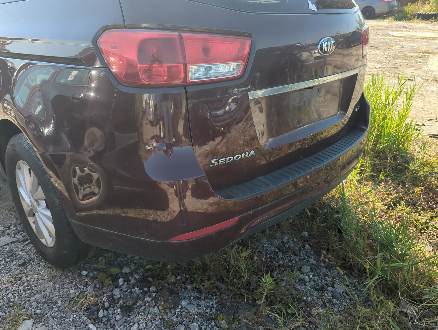 2015-2018 Kia Sedona Rear Bumper Assembly Oem - Oemusedautoparts1.com