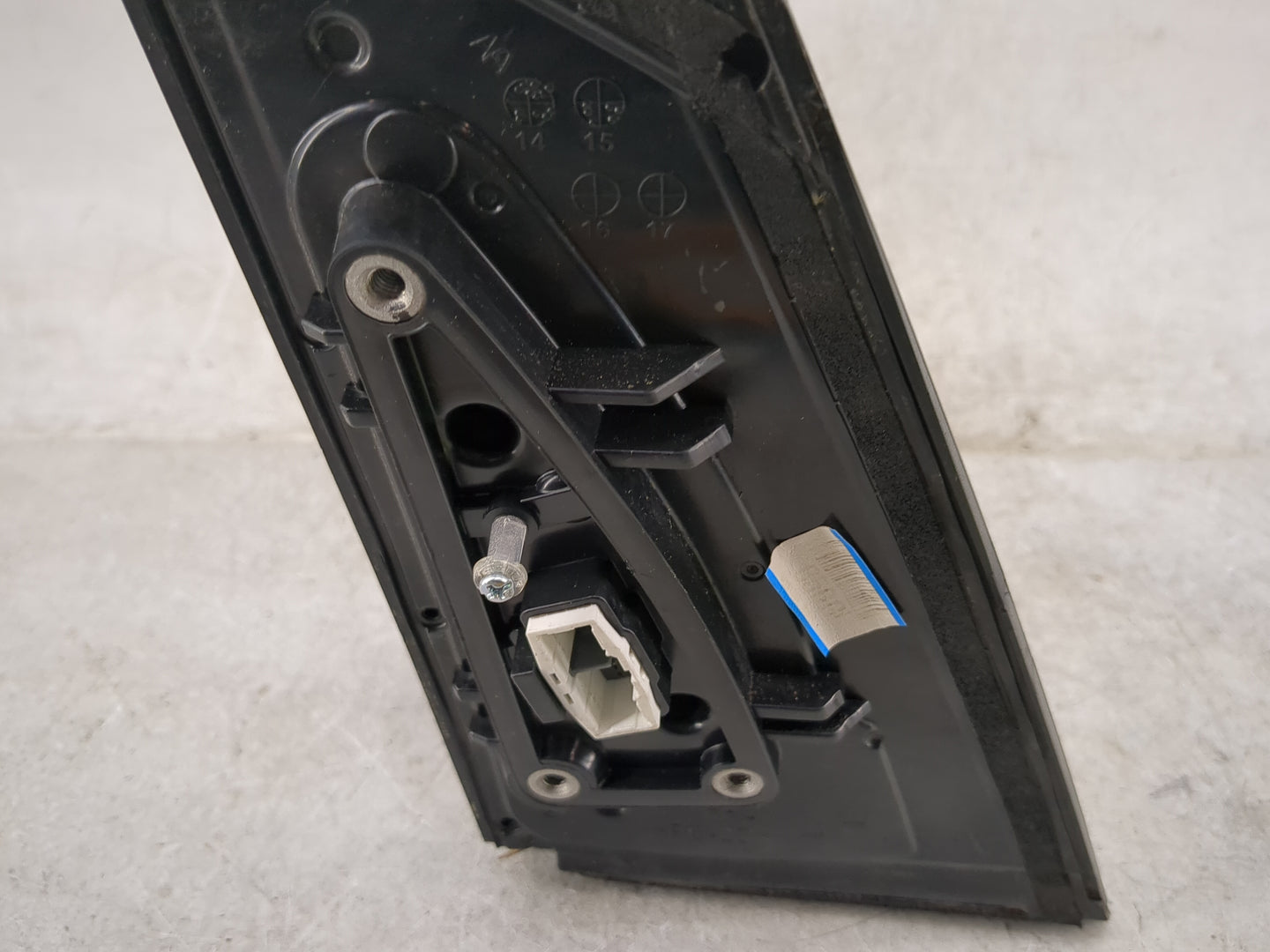 2015-2018 Kia Sedona Driver Side View Mirror - Left Door Mirror OEM Used - Oemusedautoparts1.com