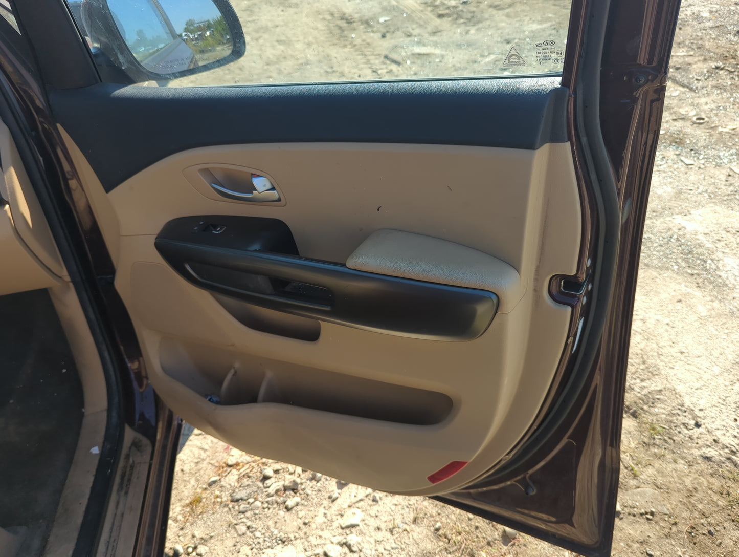 2016 Kia Sedona Front Right Passenger Interior Door Panel Trim 1152225 - Oemusedautoparts1.com