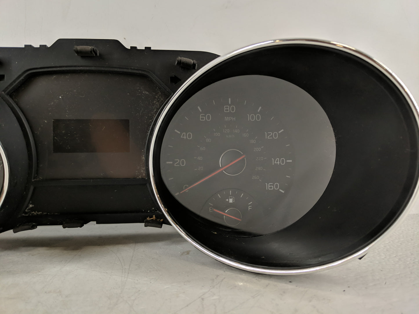 2015-2016 Kia Sedona Instrument Cluster Speedometer Gauges P/N:94003-A9021 Fits Fits 2015 2016 OEM Used Auto Parts - Oemused