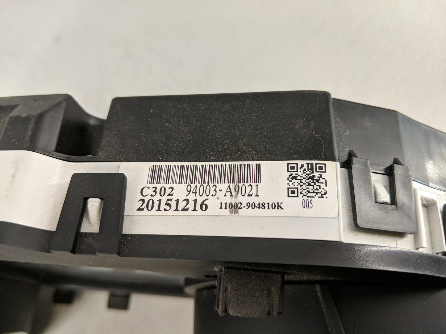 2015-2016 Kia Sedona Instrument Cluster Speedometer Gauges P/N:94003-A9021 Fits Fits 2015 2016 OEM Used Auto Parts - Oemused