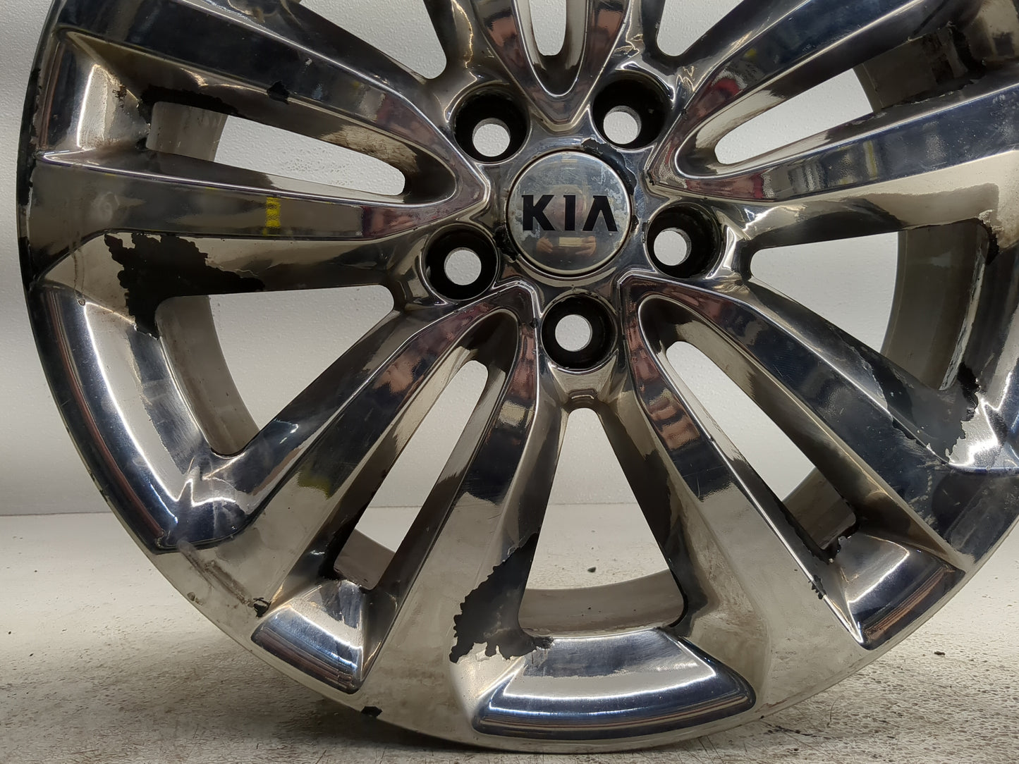 2015-2018 Kia Sedona Oem Wheel Rim 1245933 - Oemusedautoparts1.com