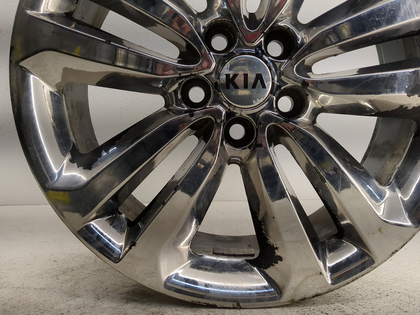 2015-2018 Kia Sedona Oem Wheel Rim 1245935 - Oemusedautoparts1.com