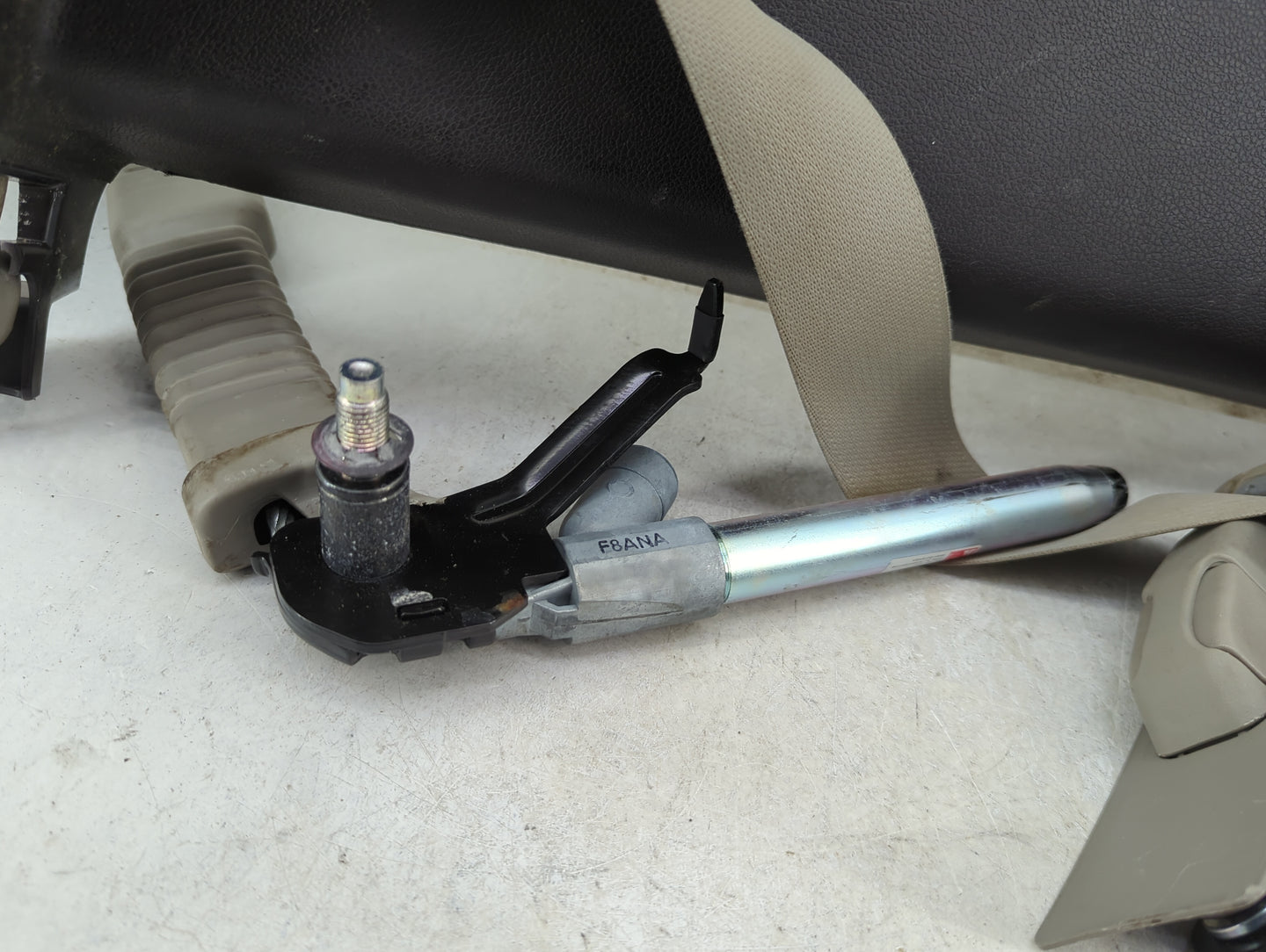 2015-2017 Kia Sedona Passenger Front Seatbelt Retractor - Oemusedautoparts1.com