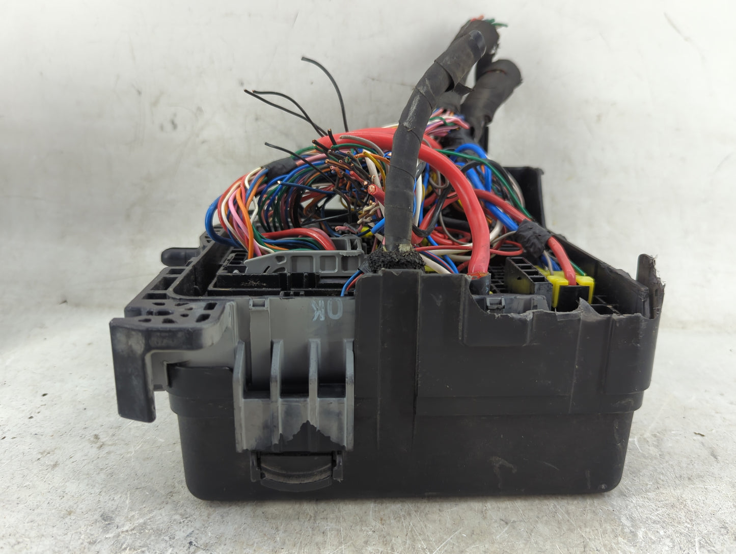 2015-2018 Kia Sedona Fusebox Fuse Box Panel Relay Module Fits Fits 2015 2016 2017 2018 OEM Used Auto Parts - Oemusedautopart