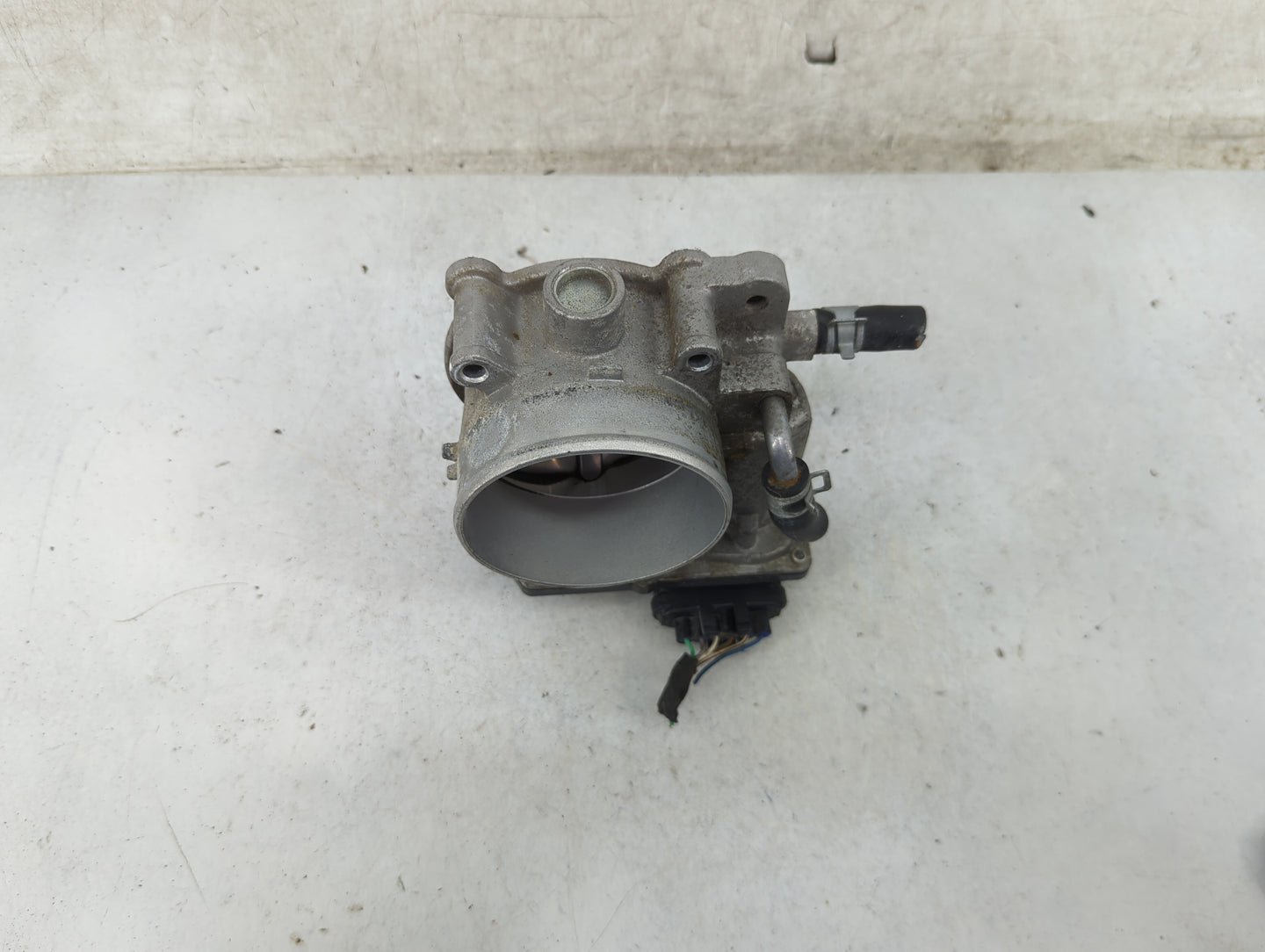 2015-2018 Kia Sedona Throttle Body Fits Fits 2012 2013 2014 2015 2016 2017 2018 OEM Used Auto Parts - Oemusedautoparts1.com