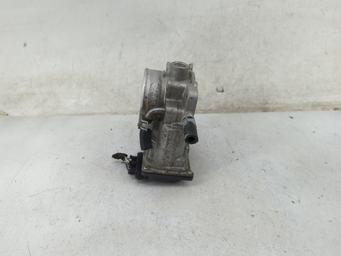 2015-2018 Kia Sedona Throttle Body Fits Fits 2012 2013 2014 2015 2016 2017 2018 OEM Used Auto Parts - Oemusedautoparts1.com