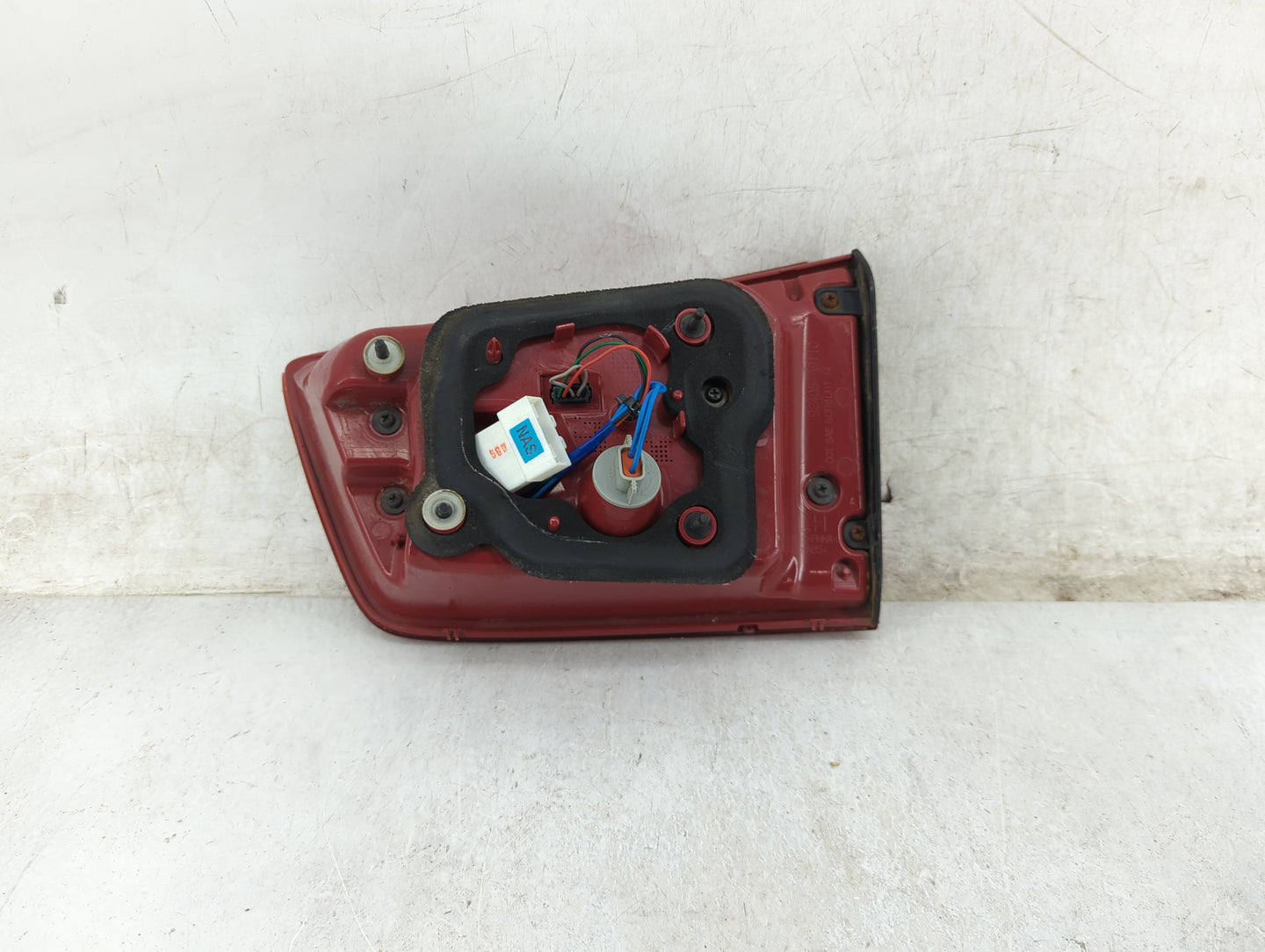 2016-2018 Kia Sedona Driver Left Side Deck Lid Mounted Tail Light - Oemusedautoparts1.com