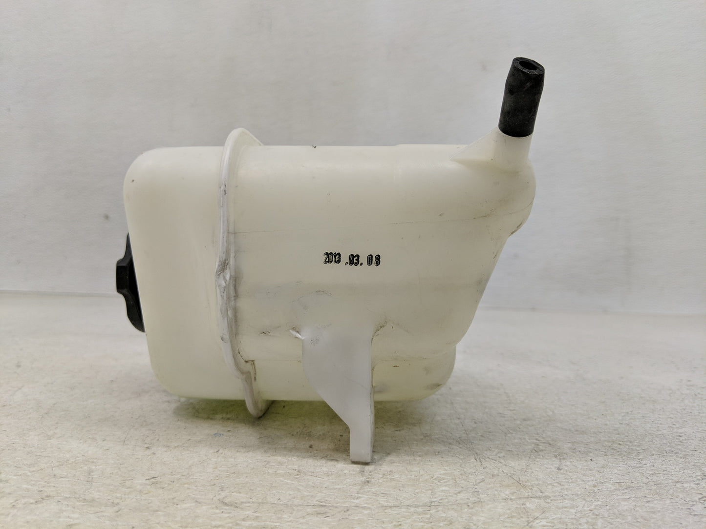 2015-2020 Kia Sedona Radiator Coolant Overflow Expansion Tank Bottle - Oemusedautoparts1.com