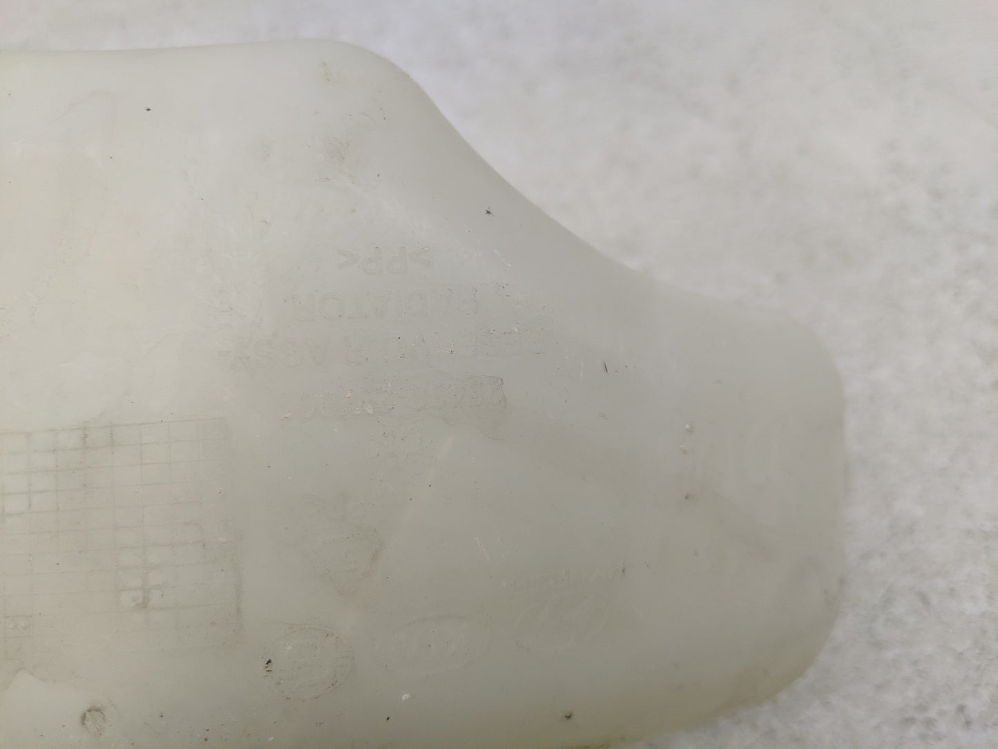 2015-2020 Kia Sedona Radiator Coolant Overflow Expansion Tank Bottle - Oemusedautoparts1.com