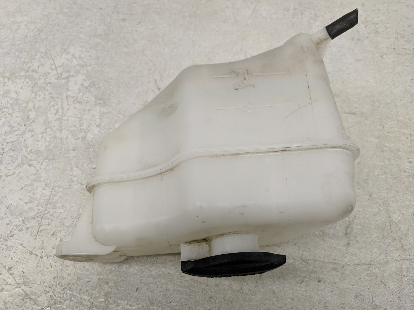 2015-2020 Kia Sedona Radiator Coolant Overflow Expansion Tank Bottle - Oemusedautoparts1.com