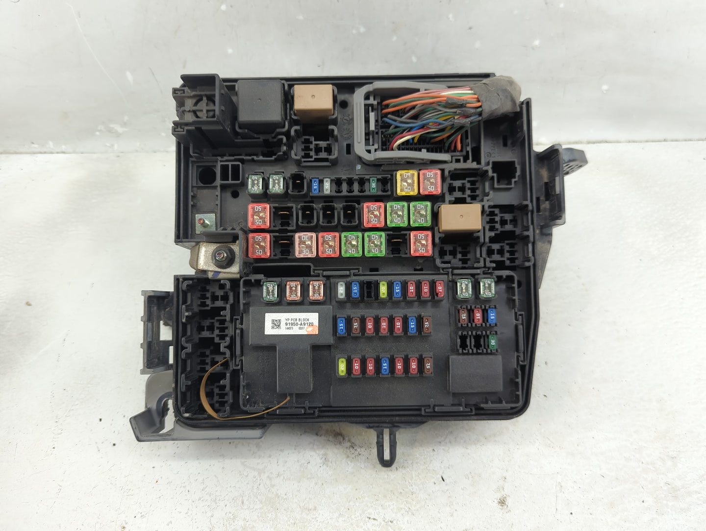 2015-2018 Kia Sedona Fusebox Fuse Box Panel Relay Module P/N:91950-A9120 91950-A9320 Fits Fits 2015 2016 2017 2018 OEM Used 