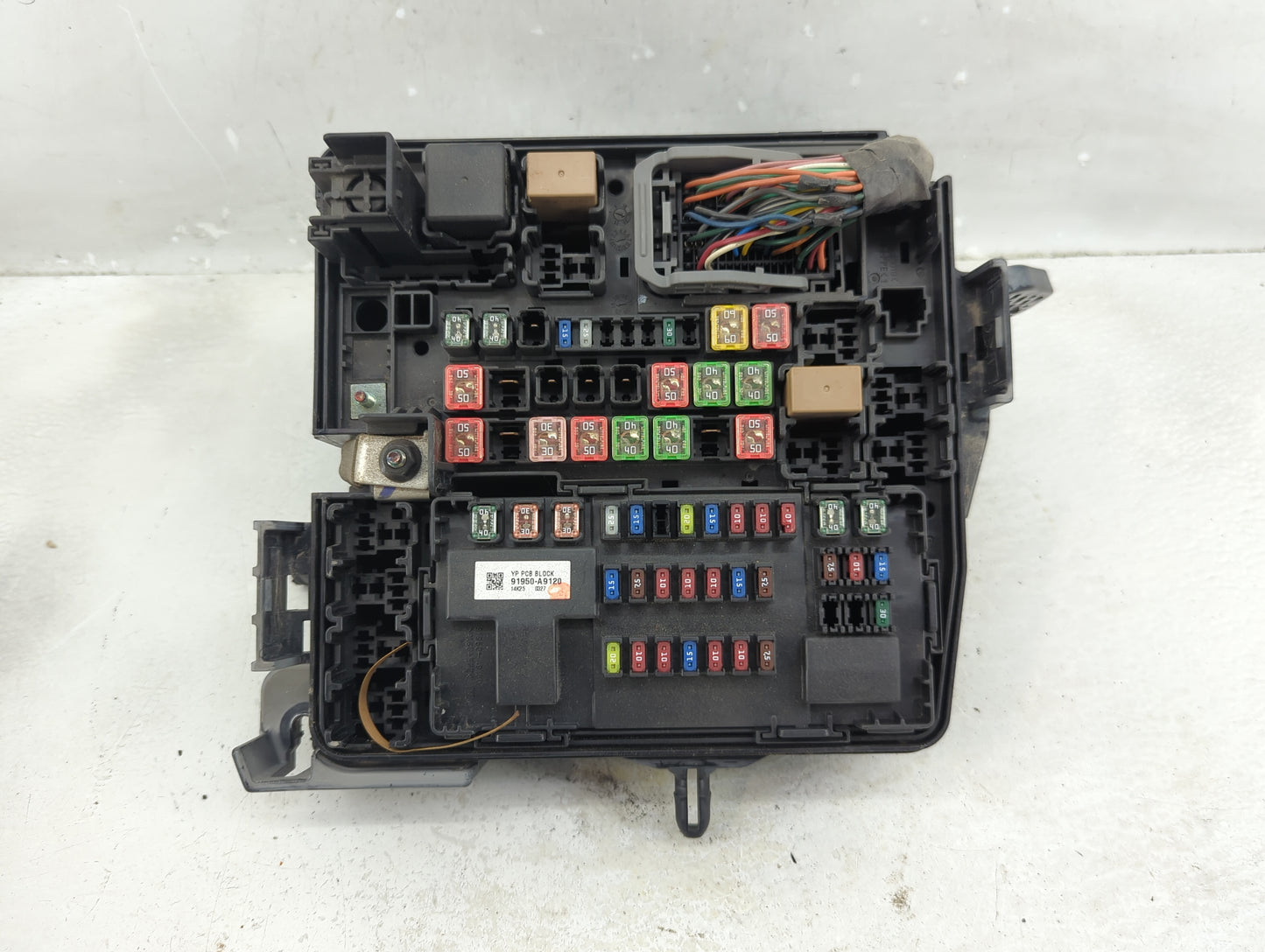 2015-2018 Kia Sedona Fusebox Fuse Box Panel Relay Module P/N:91950-A9120 91950-A9320 Fits Fits 2015 2016 2017 2018 OEM Used 