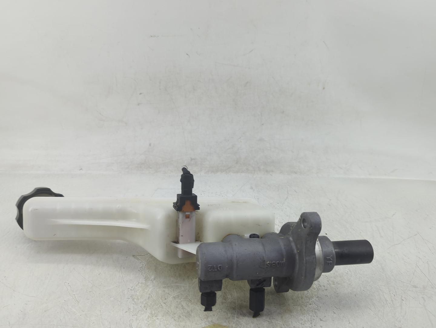 2015-2020 Kia Sedona Brake Master Cylinder - Oemusedautoparts1.com