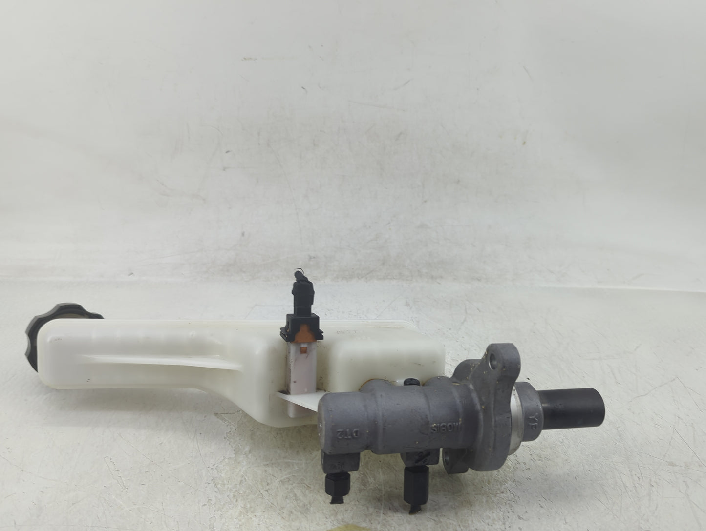 2015-2020 Kia Sedona Brake Master Cylinder - Oemusedautoparts1.com