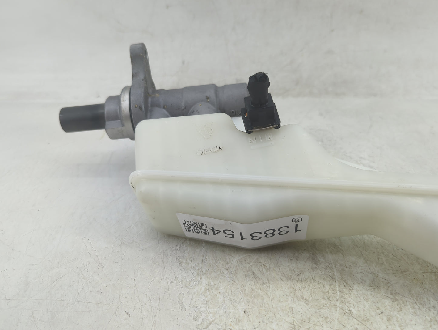 2015-2020 Kia Sedona Brake Master Cylinder - Oemusedautoparts1.com