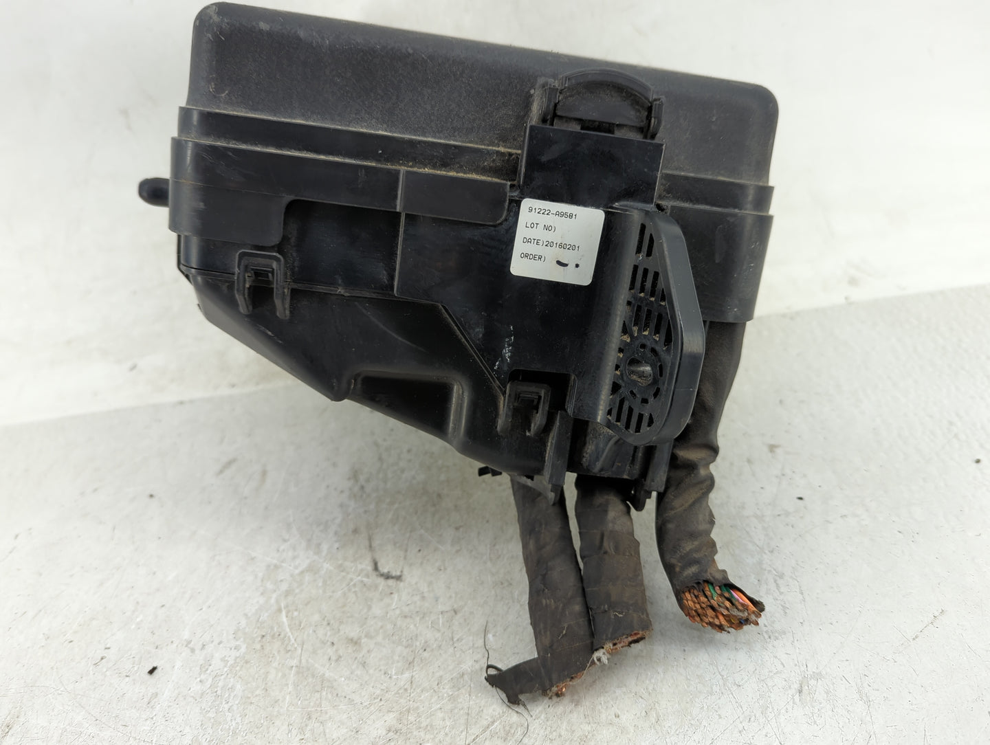 2015-2018 Kia Sedona Fusebox Fuse Box Panel Relay Module P/N:91222 A9581 Fits Fits 2015 2016 2017 2018 OEM Used Auto Parts -