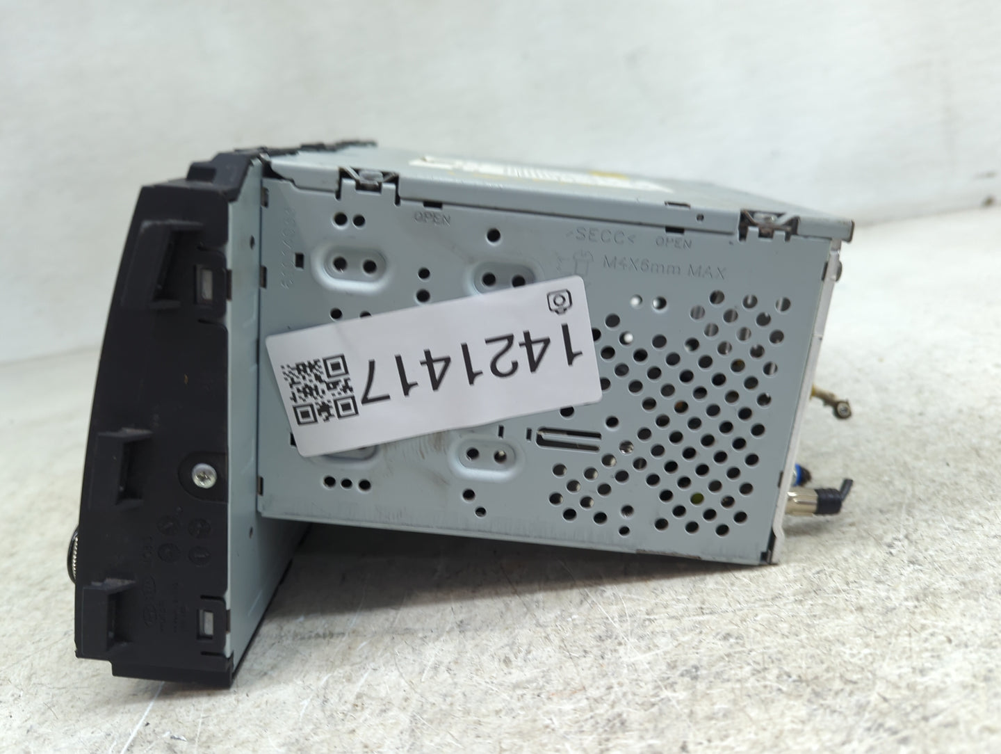 2015-2016 Kia Sedona Radio AM FM Cd Player Receiver Replacement P/N:61014035 96160-A9000WAC Fits Fits 2015 2016 OEM Used Aut