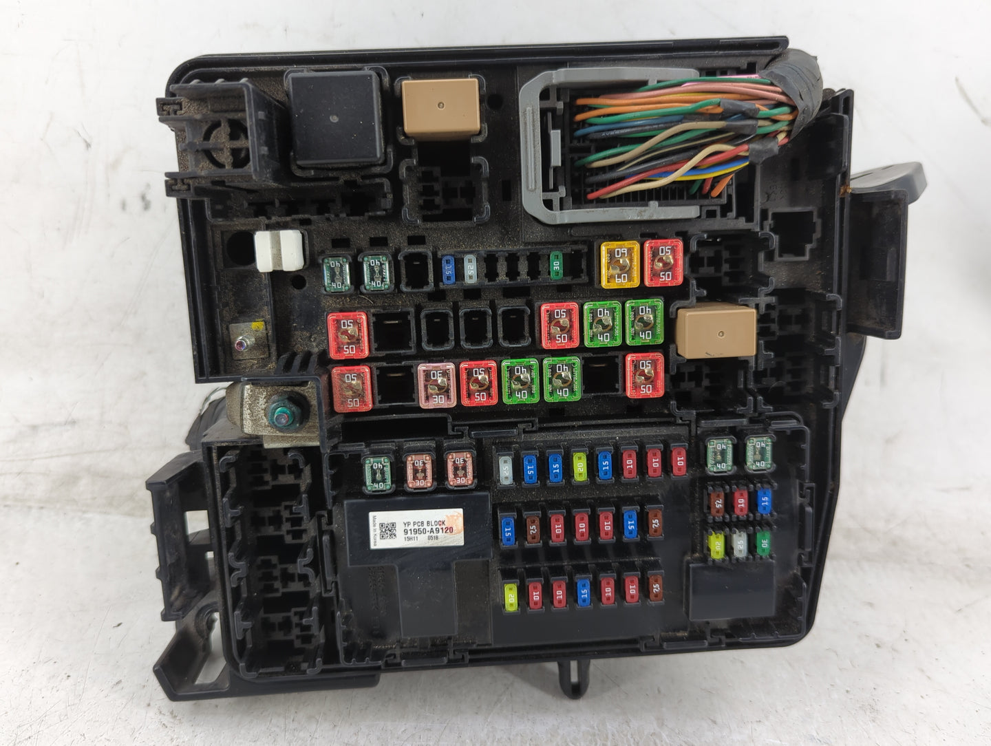 2015-2018 Kia Sedona Fusebox Fuse Box Panel Relay Module P/N:91950-A9320 Fits Fits 2015 2016 2017 2018 OEM Used Auto Parts -