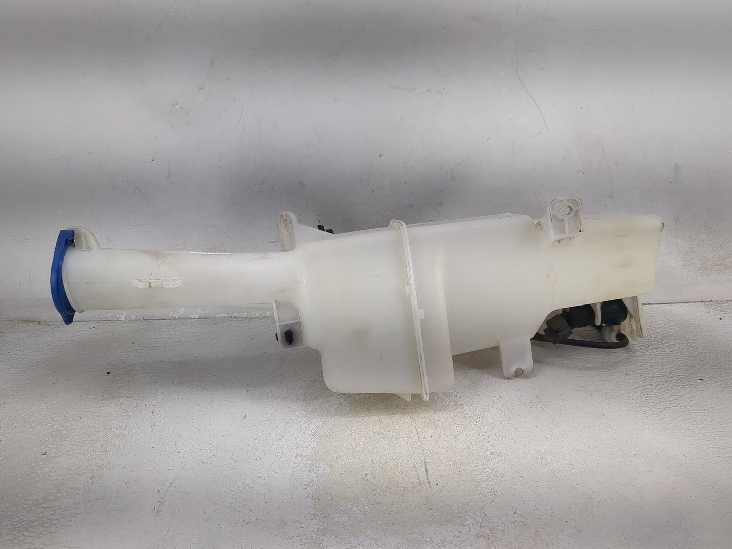 2015-2020 Kia Sedona Windshield Washer Fluid Reservoir Bottle Oem 1474112 - Oemusedautoparts1.com