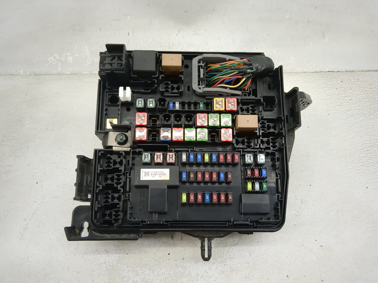 2015-2018 Kia Sedona Fusebox Fuse Box Panel Relay Module P/N:91950-A9120 91950-A9320 Fits Fits 2015 2016 2017 2018 OEM Used 