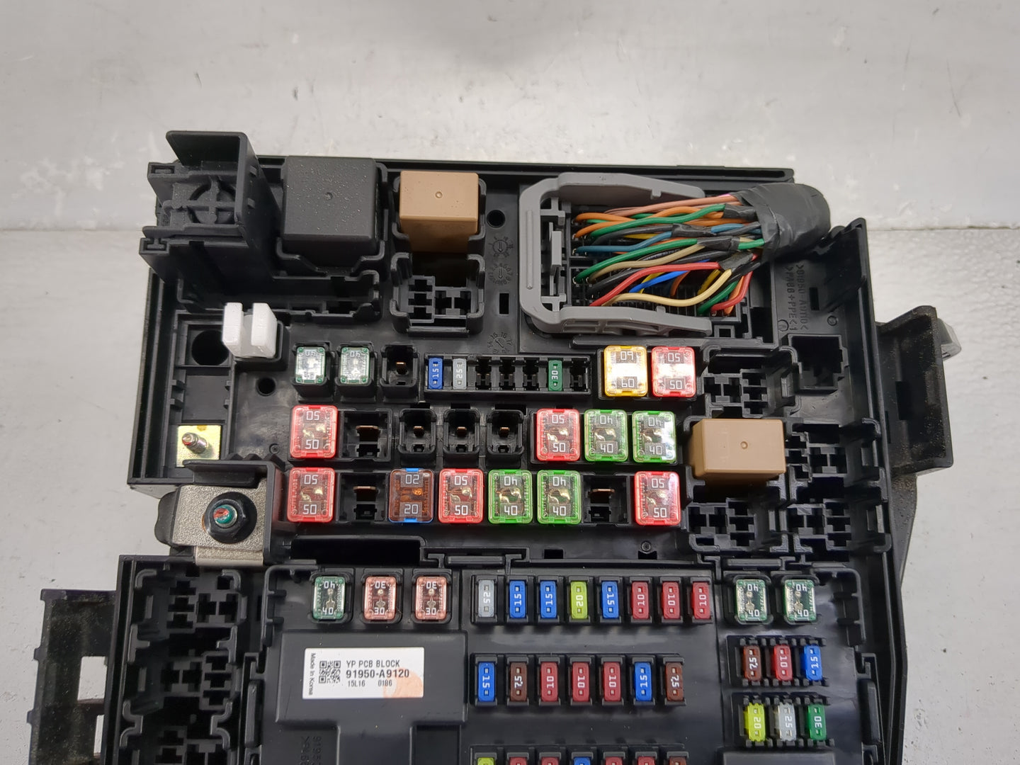 2015-2018 Kia Sedona Fusebox Fuse Box Panel Relay Module P/N:91950-A9120 91950-A9320 Fits Fits 2015 2016 2017 2018 OEM Used 
