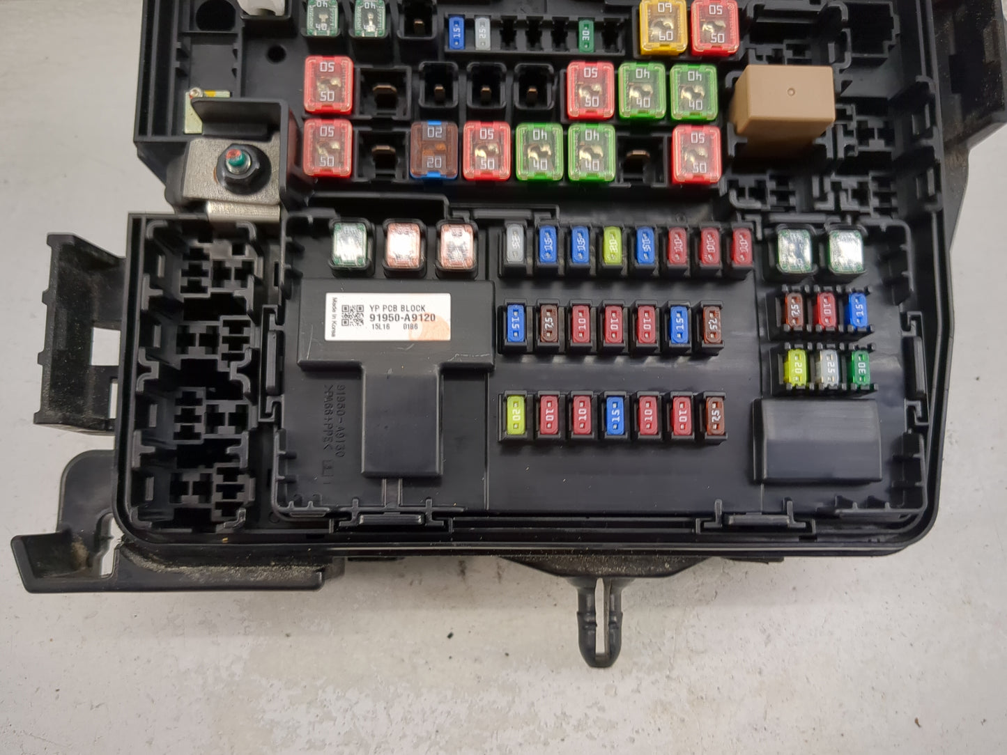 2015-2018 Kia Sedona Fusebox Fuse Box Panel Relay Module P/N:91950-A9120 91950-A9320 Fits Fits 2015 2016 2017 2018 OEM Used 