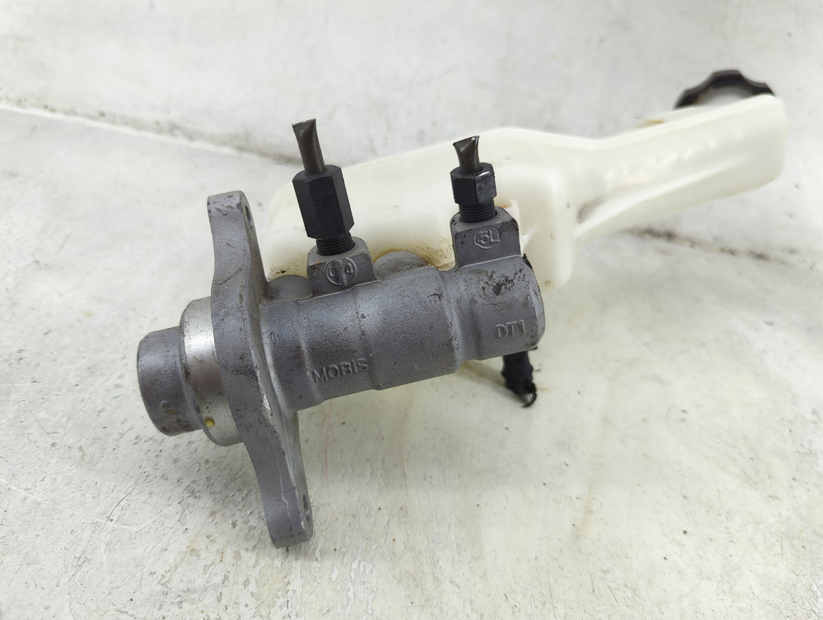 2015-2020 Kia Sedona Brake Master Cylinder 1492395 - Oemusedautoparts1.com