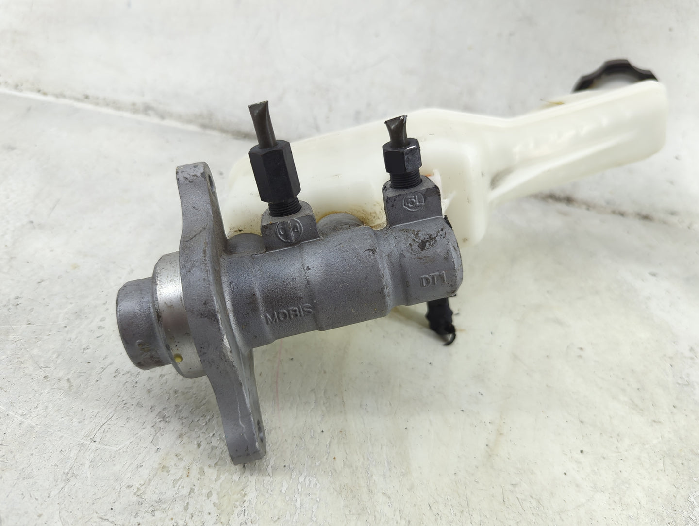 2015-2020 Kia Sedona Brake Master Cylinder 1492395 - Oemusedautoparts1.com
