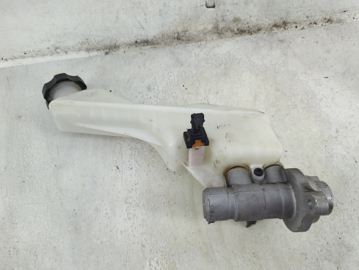 2015-2020 Kia Sedona Brake Master Cylinder 1492395 - Oemusedautoparts1.com