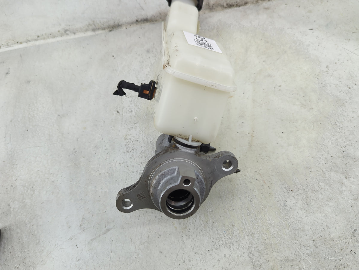 2015-2020 Kia Sedona Brake Master Cylinder 1492395 - Oemusedautoparts1.com